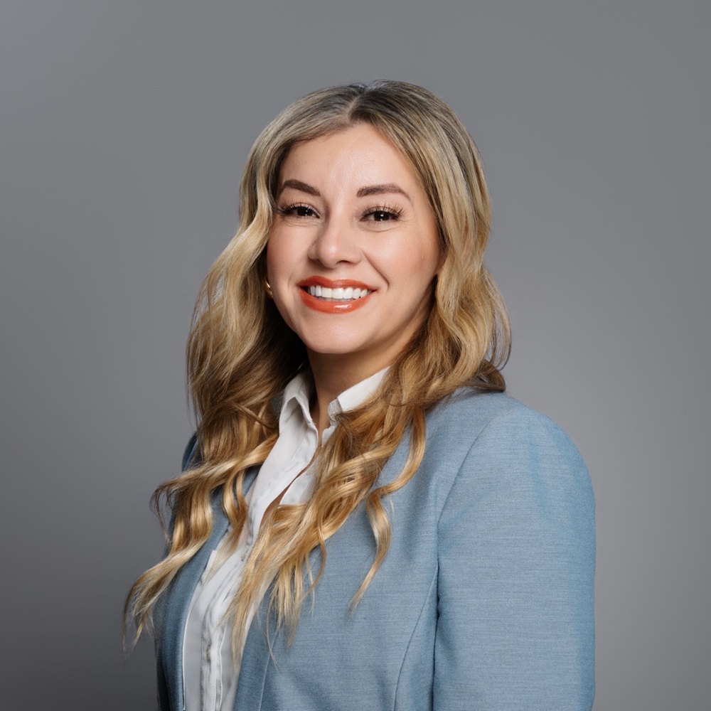 Live Show ๐ Low starts on REVOLVE & Lulus โจ ๐ - Picture 2 of 10